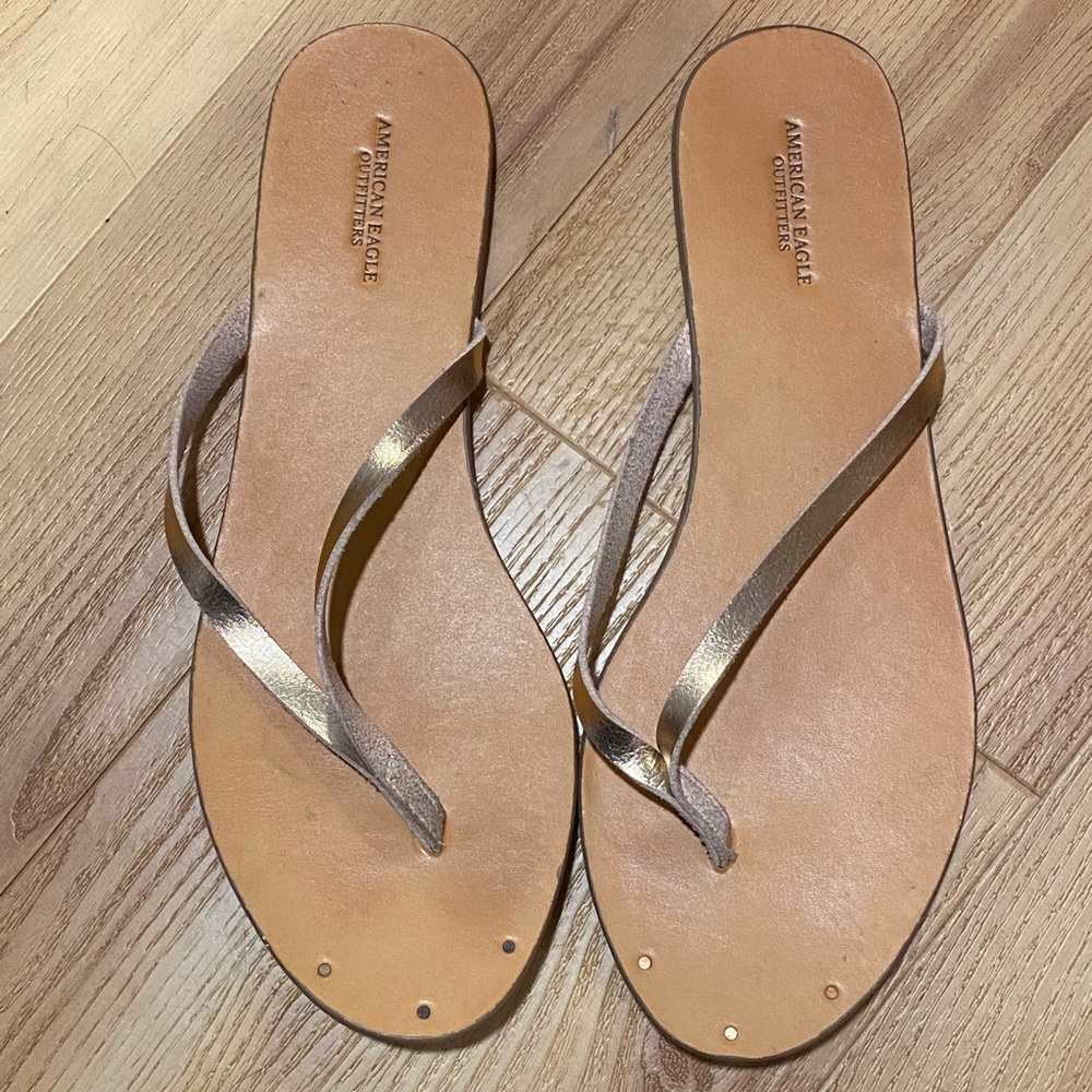 American Eagle flip flops